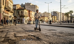 Elektrikli Scooter Kullanırken Şehri Farklı Görmeye Başlıyorsun