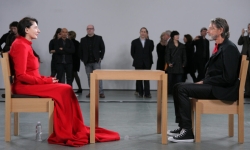  Sessizliğin Gücü: Marina Abramović ve The Artist Is Present