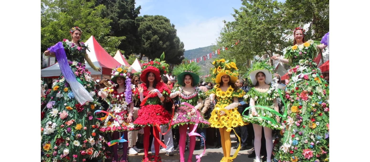 İzmir'de Baharın En Renkli Hali: Bayındır Çiçek Festivali