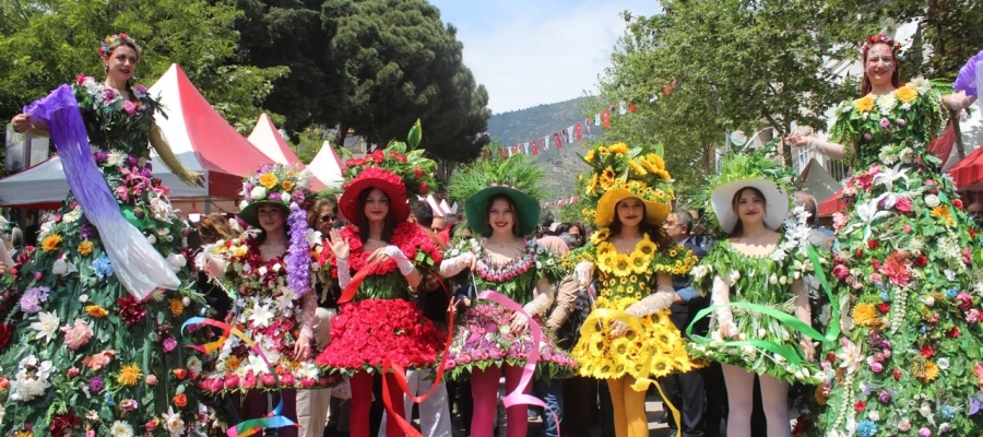 İzmir'de Baharın En Renkli Hali: Bayındır Çiçek Festivali
