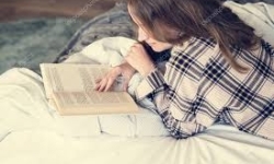 Ruh Haline Göre Kitap Önerileri: Hüzünlüysen Roman, Mutluysan Deneme