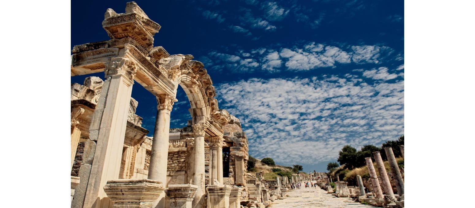 Efes Antik Kenti: Tarih ve Mitolojinin Buluştuğu Nokta